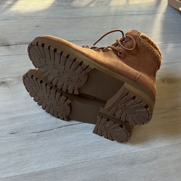 Sugar Womens Mendy Cozy Round Toe Lug Sole Ankle Boots Cognac 10M NWT IN PKG/BOX - Picture 7 of 7